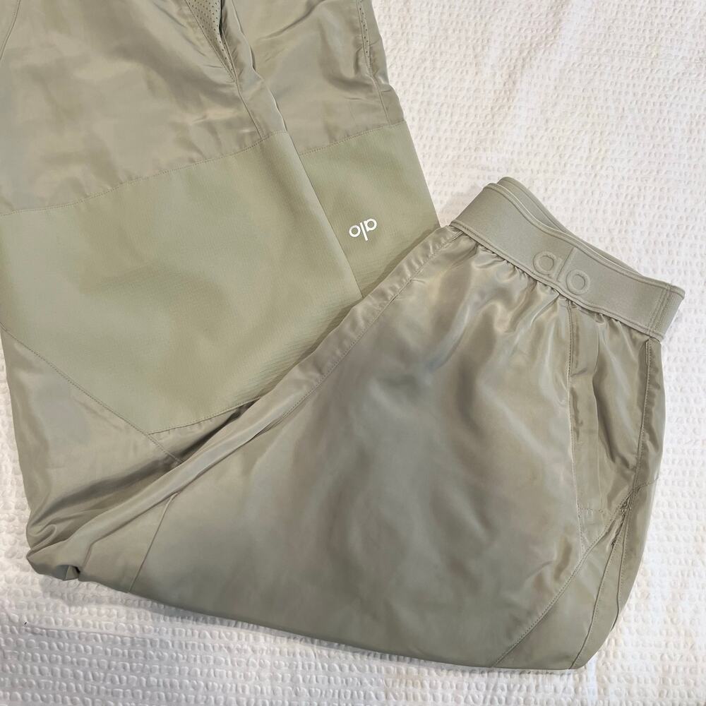 Alo mint green reinvention jogger XS women *flawed